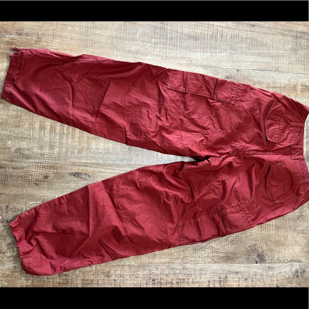 Unisex BDG baggy fit cargo pants. Tie waist and ankles. - Picture 4 of 5